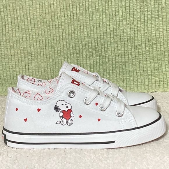 Peanuts Snoopy Kids White/Red Low Canvas Lace Up Sneaker Shoes NIB Sizes US 12 - Picture 2 of 12
